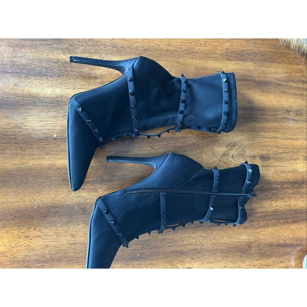Heeled boots